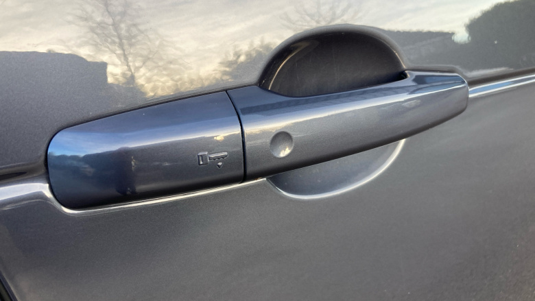 Land Rover Discovery 3.0 D300 Dynamic SE 5dr Auto Diesel Station Wagon